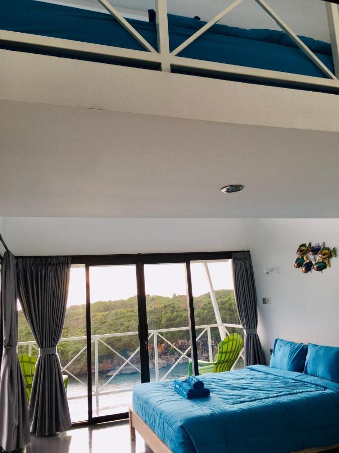 Lighthouse & Eatery Lodge